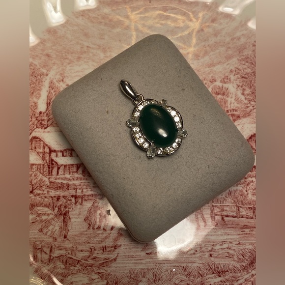 ๐ Vintage Cabochon green jade, cubic zirconia pendant. Stainless steel setting. - Picture 3 of 4